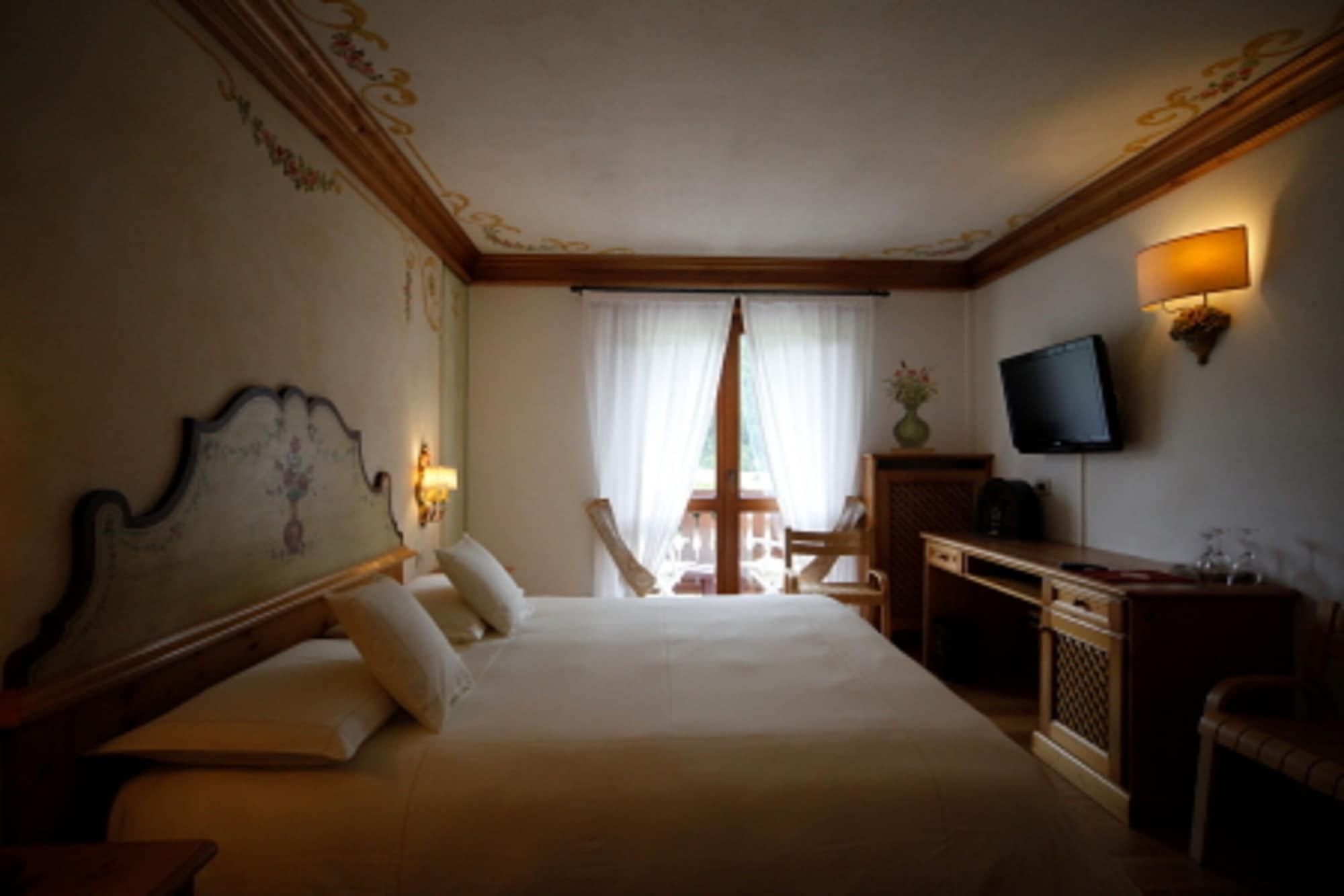 Hotel Miramonti กอนเญ ภายนอก รูปภาพ