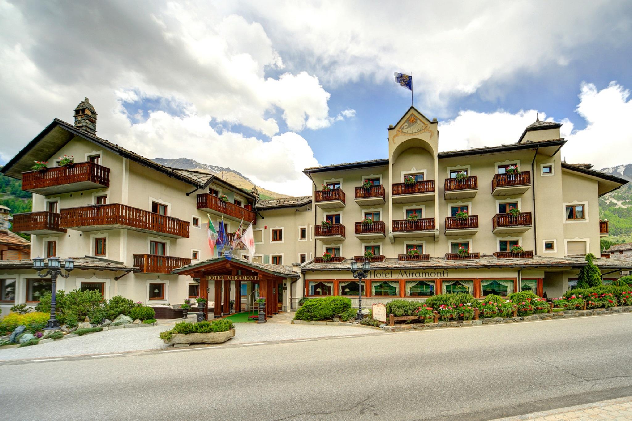 Hotel Miramonti กอนเญ ภายนอก รูปภาพ